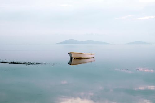 lac de montagne calme