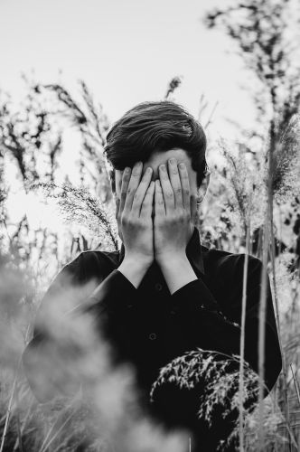 Adolescent dans la nature